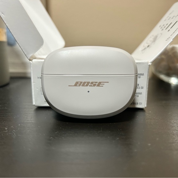 Bose quiet comfort earbuds - Picture 2 of 9